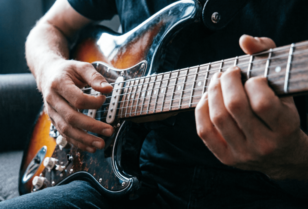 Радиус накладки грифа 12 и 9.5 дюймов: сравнение