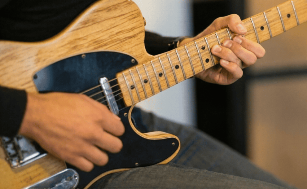 Радиус накладки грифа 12 и 9.5 дюймов: сравнение