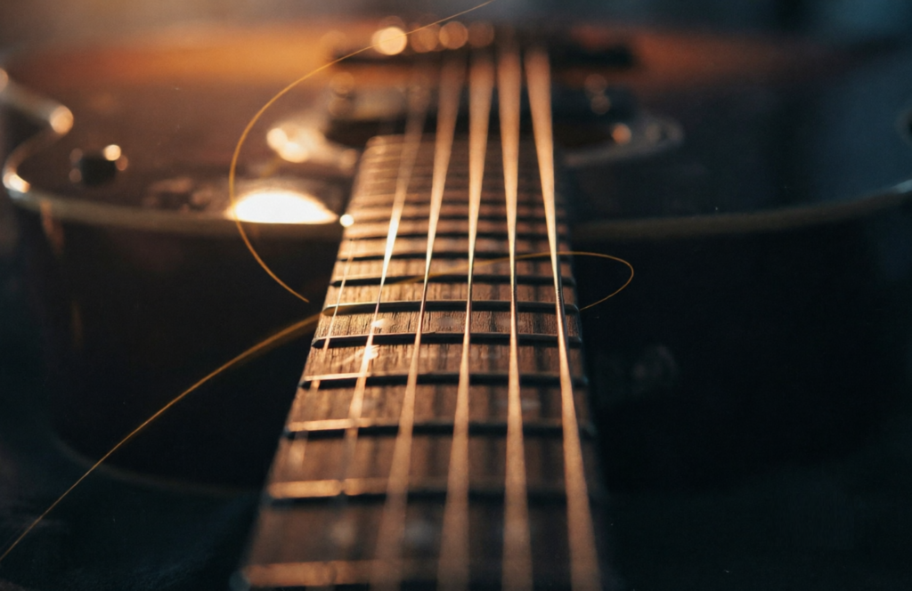 Влияние струн на звук гитары: 4 фактора